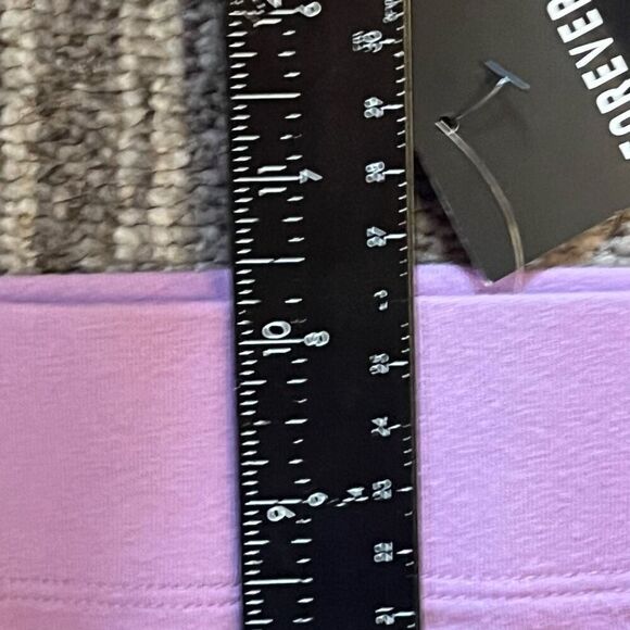 Forever 21 Women’s Size Small Knee Length Stretch Shorts Light Purple NWT‎ - Picture 6 of 6